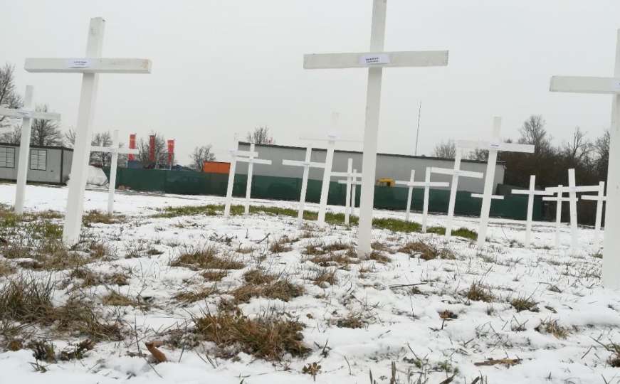 Njemačka: Na mjestu gdje se gradi džamija ostavili 26 križeva